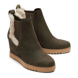 Tom’s Maddie Boots. Two sizes available. 7 & 7.5.